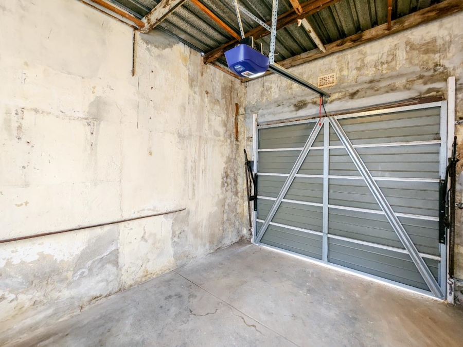 To Let 4 Bedroom Property for Rent in Sea Point Western Cape